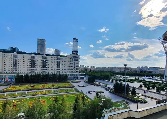 9 Спальных Мест В Центре 3Х Комн Кв С 4Мя Кроватями И 2Мя Санузлами С Шикарным Видом На Байтерек