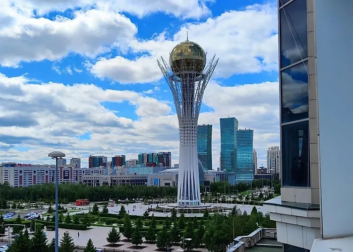 9 Спальных Мест В Центре 3Х Комн Кв С 4Мя Кроватями И 2Мя Санузлами С Шикарным Видом На Байтерек